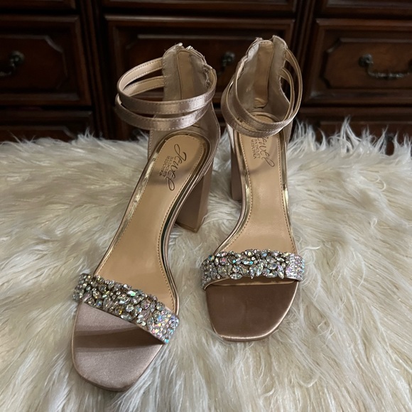 New with Box-Jewel Badley Mischka Shoes Size 7 - Picture 1 of 11